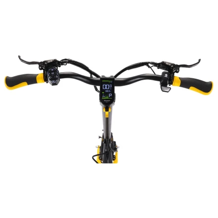 Руль и дисплей Blade Mini Ultra — крупный план